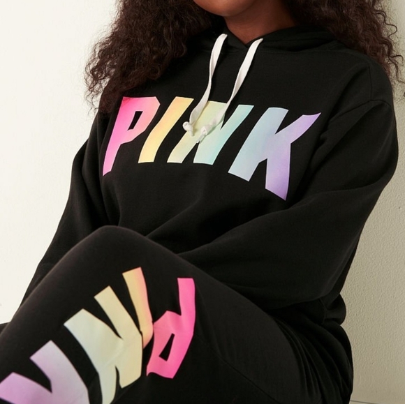 VS PINK nwt large set - Picture 2 of 4